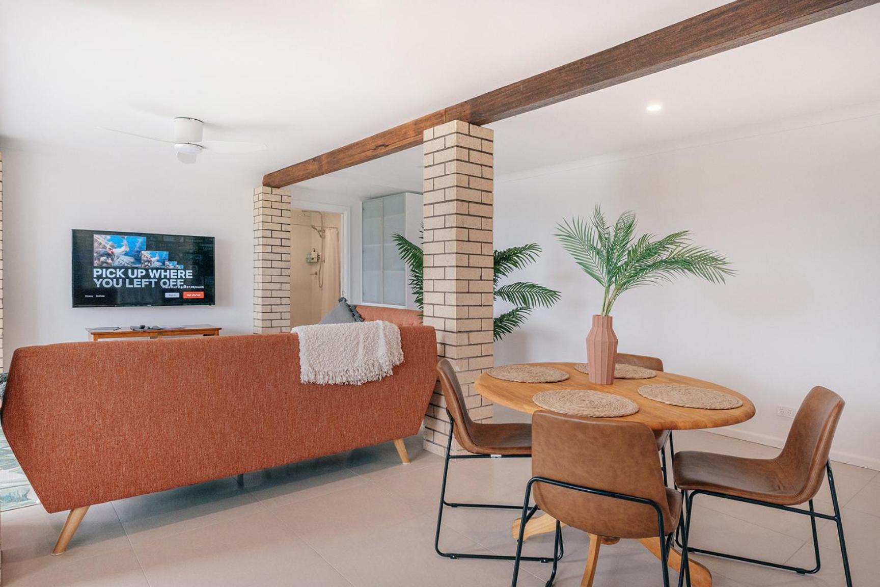 Apartment Wave Cave